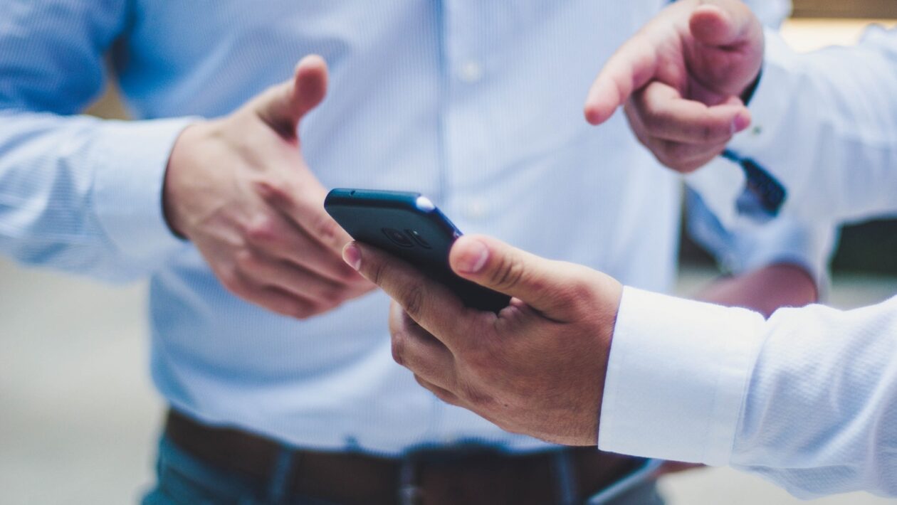 Digitálne hranice: Micro-cheating a hranice v online svete